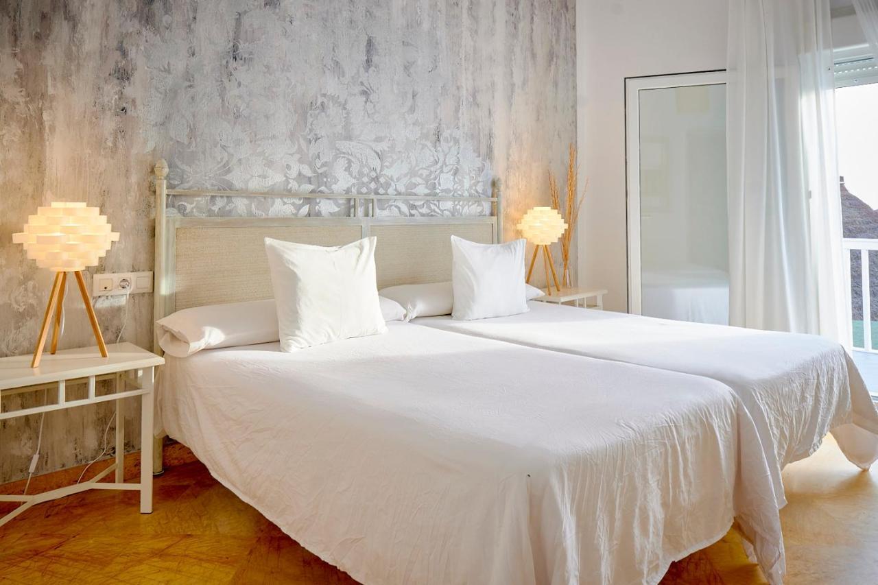 Labrena Hotel ลอสกาญอสเดเมกา ภายนอก รูปภาพ