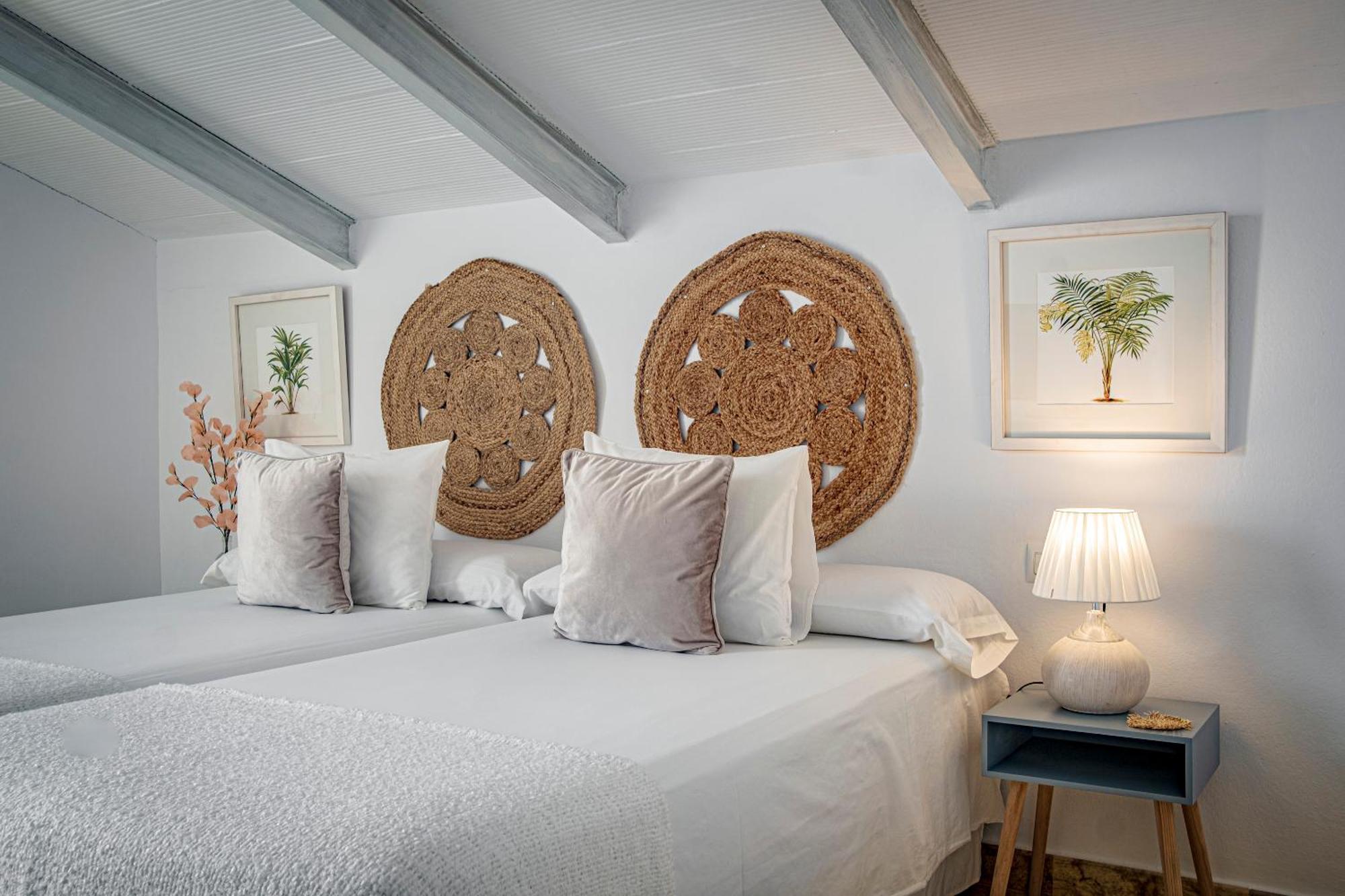 Labrena Hotel ลอสกาญอสเดเมกา ภายนอก รูปภาพ